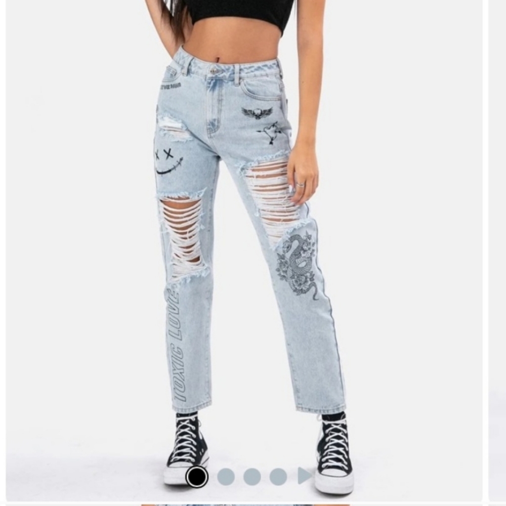 4/$20 Adika High Rise Toxic Love Skull Rose Distressed Straight Jeans